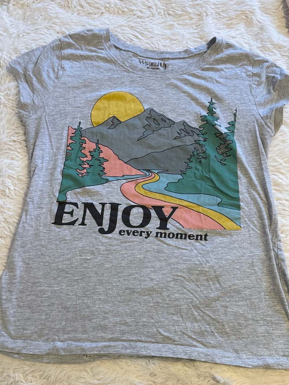 Wound Up Graphic T-Shirt Size XL (15-17) Gray Enjoy Every Moment